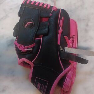 Franklin Inferno Little Girls Baseball Glove Right-hand Throw